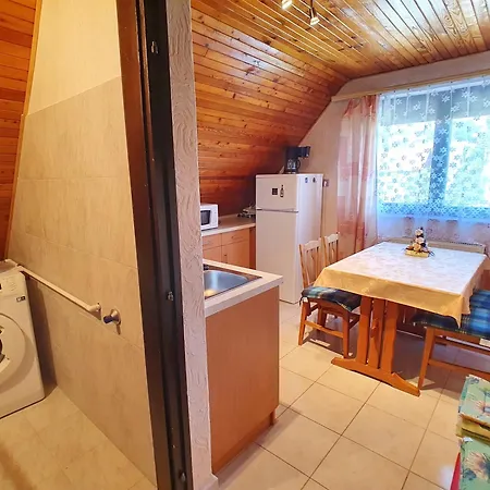 Istvan Apartment Vonyarcvashegy